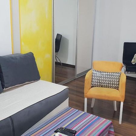 Yellow Apartment, Central 波德戈里察 外观 照片
