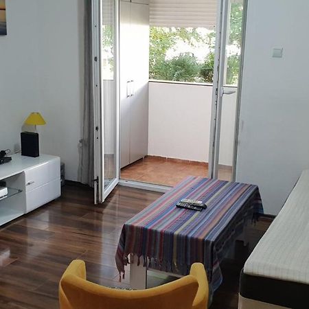 Yellow Apartment, Central 波德戈里察 外观 照片