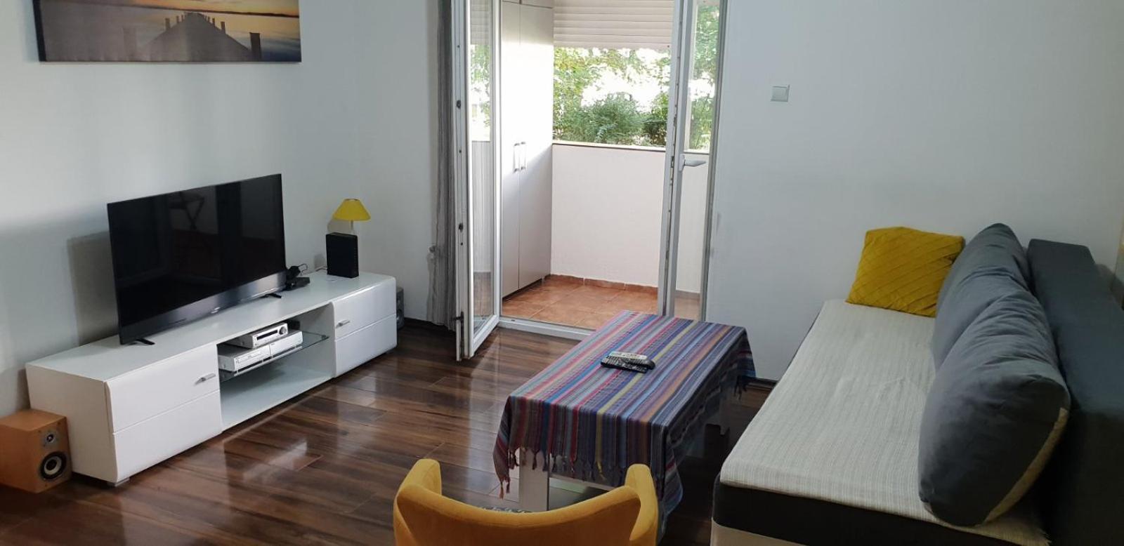Yellow Apartment, Central 波德戈里察 外观 照片